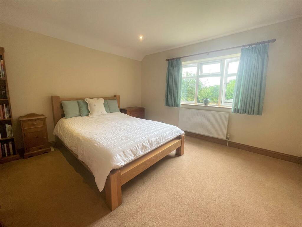 bed2.jpg