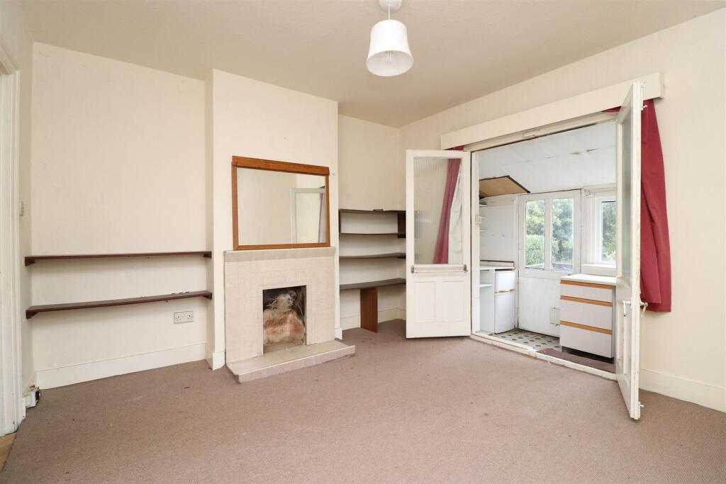 bedroom 3,2.JPG