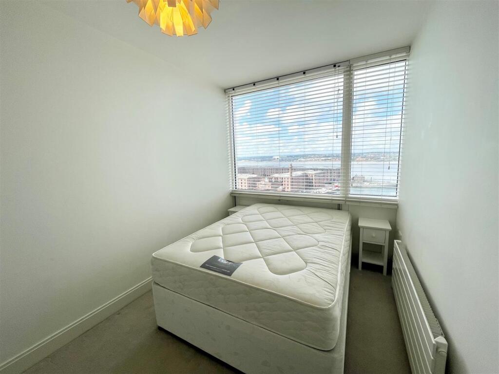 Bed2.jpg