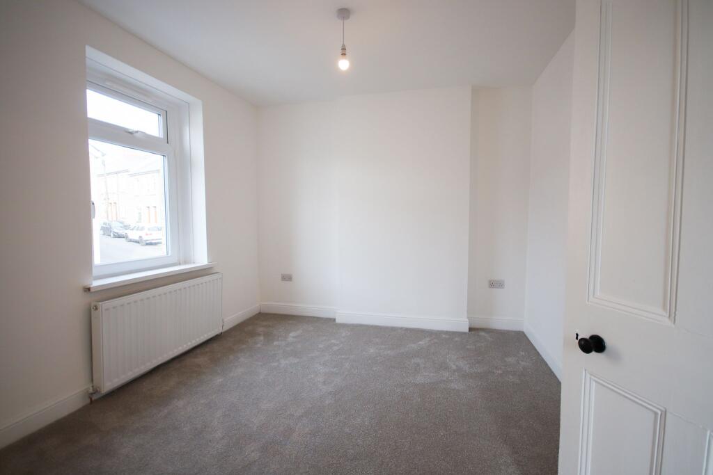 Main Bedroom (First Floor Front)