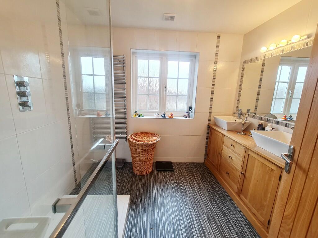En-Suite Shower Rm