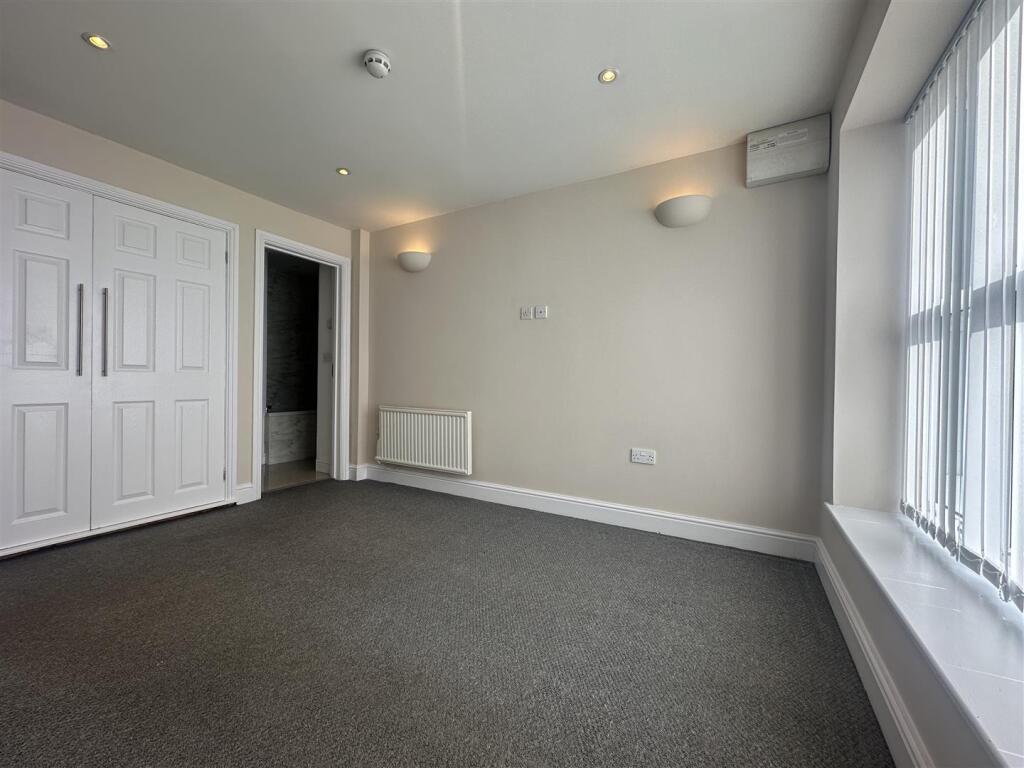 Master Bedroom II.jpg