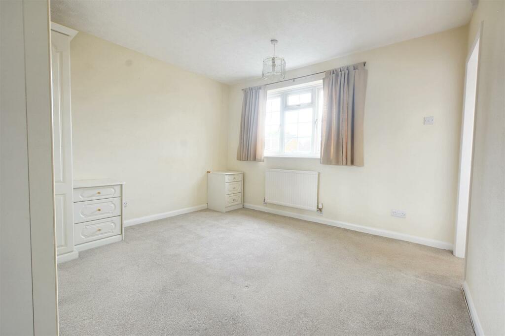 Bedroom 1_2.jpeg