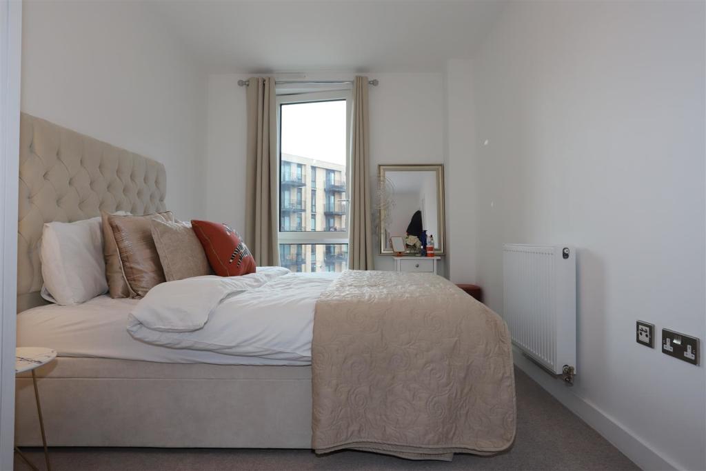 Bedroom 2.JPG