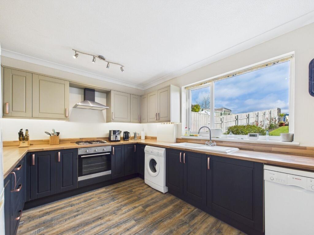 Kitchen/Dining Area