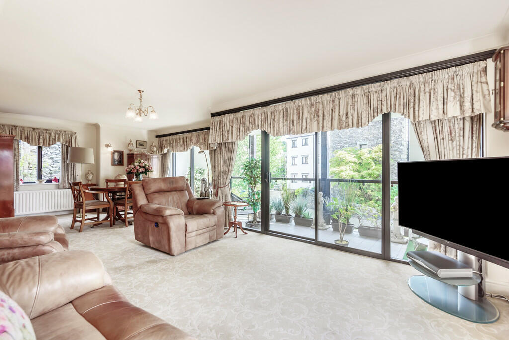 Living / Dining R...