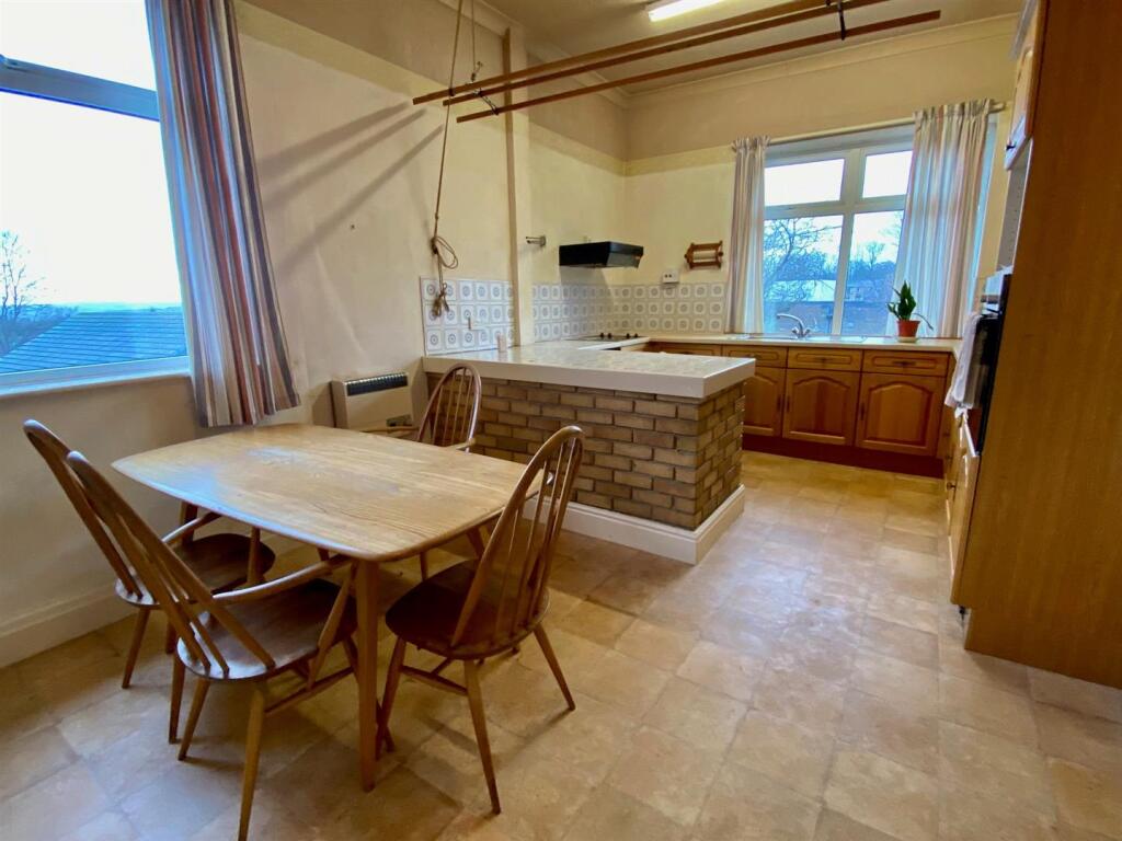 kitchen diner.jpg