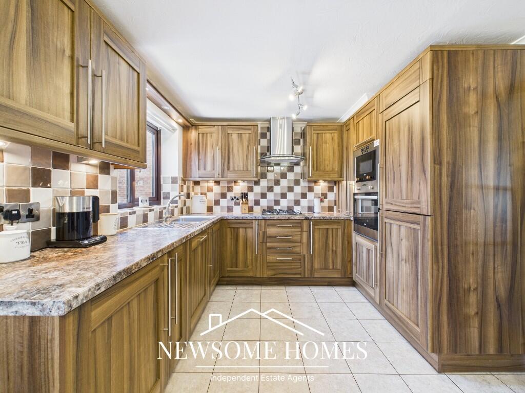 Kitchen/ Dining Room