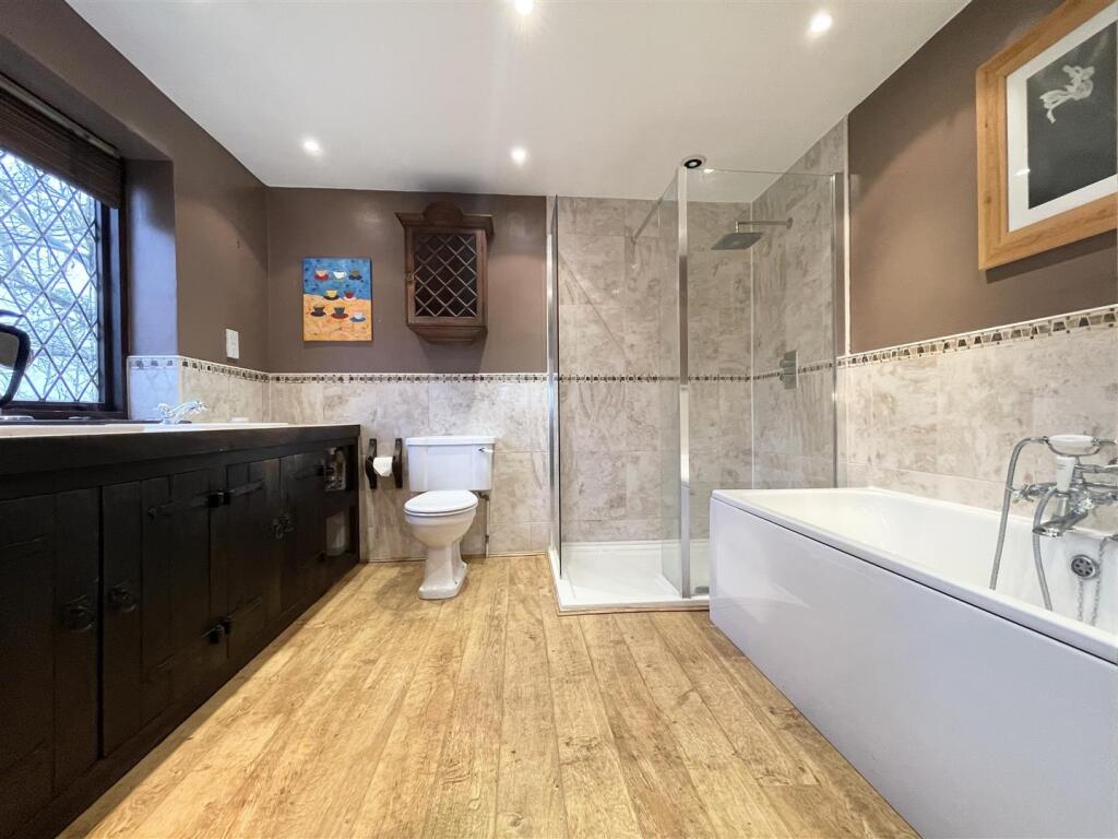 MAIN ENSUITE