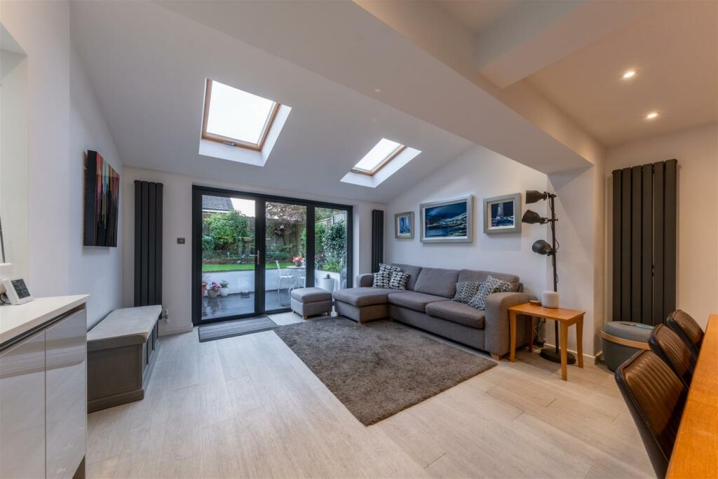 17 Kingfisher Grove-008.jpg