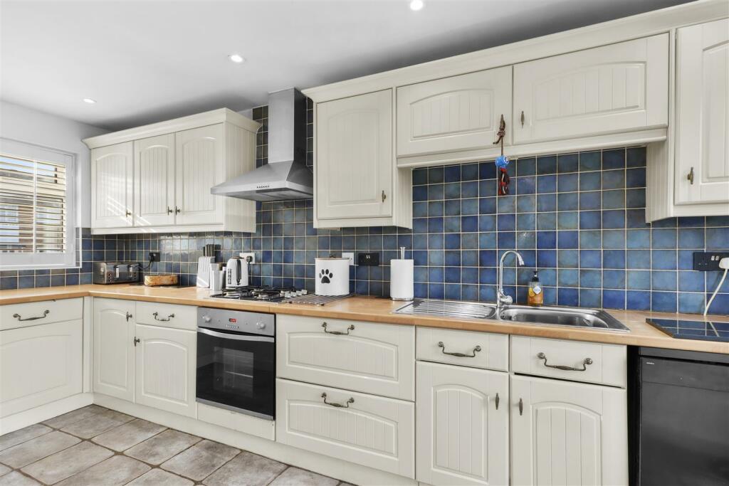 kitchen #3.jpg