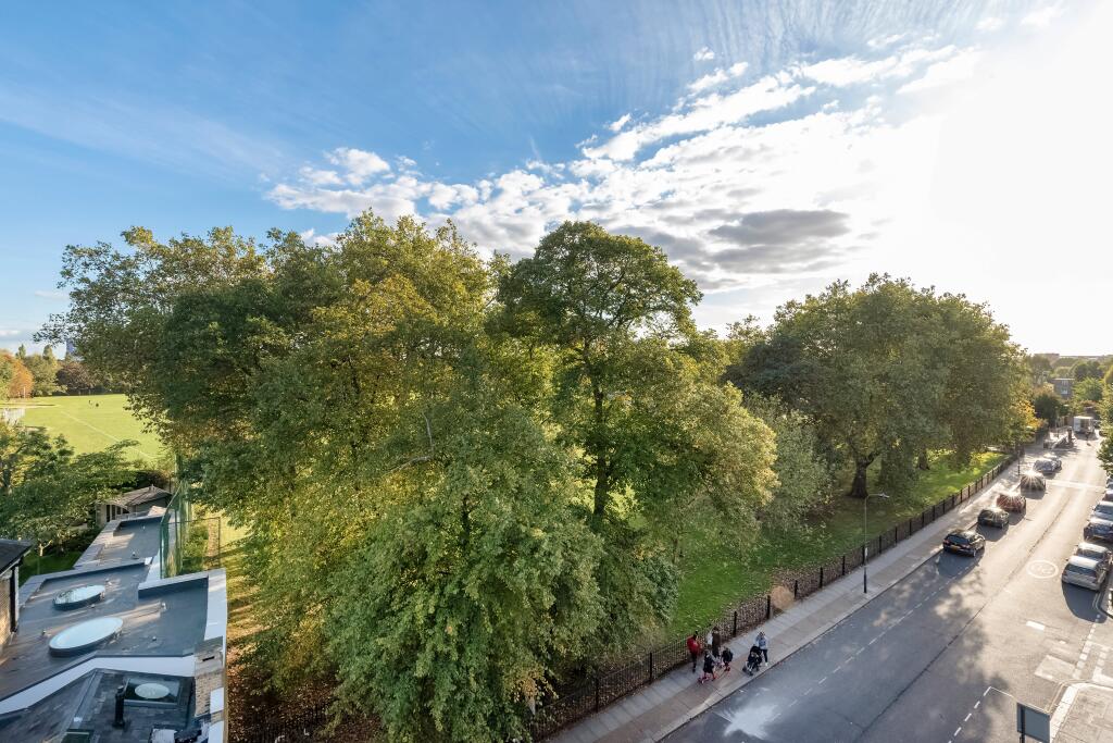 9 Hurlingham Court M