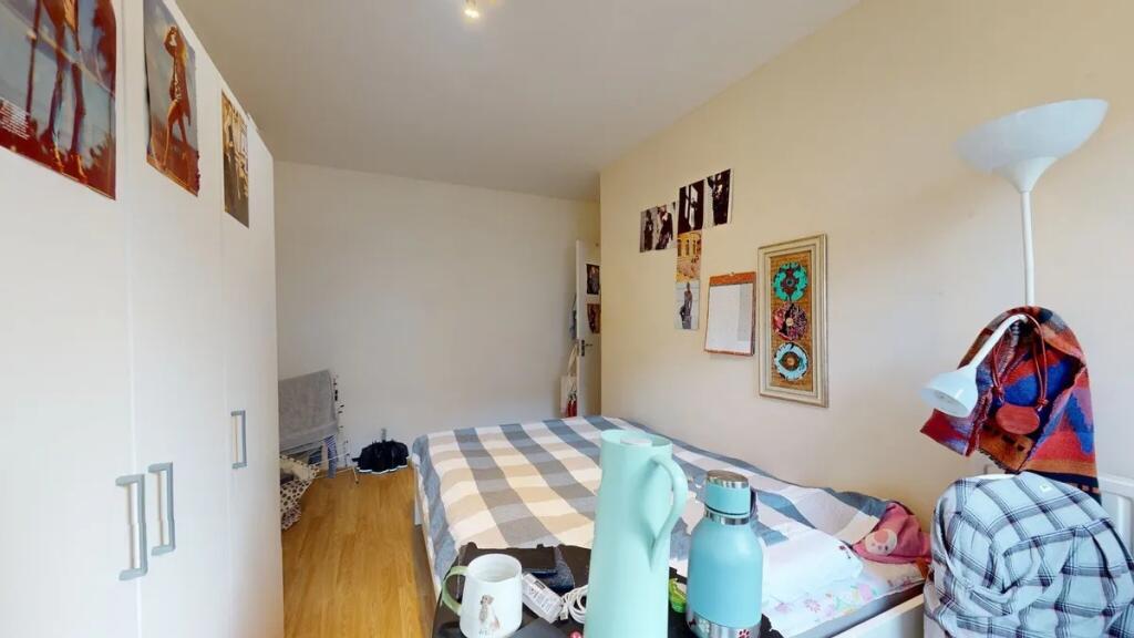A bright and tidy double bedroom featuring a co...