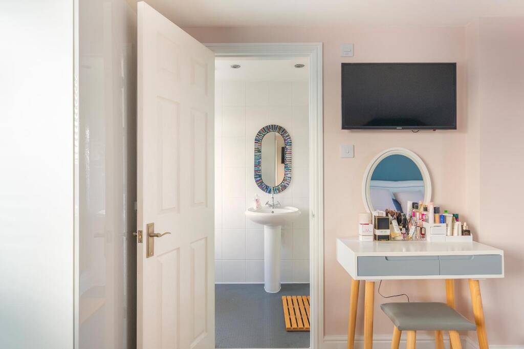 1B2H9RDD - Ensuite B.jpg