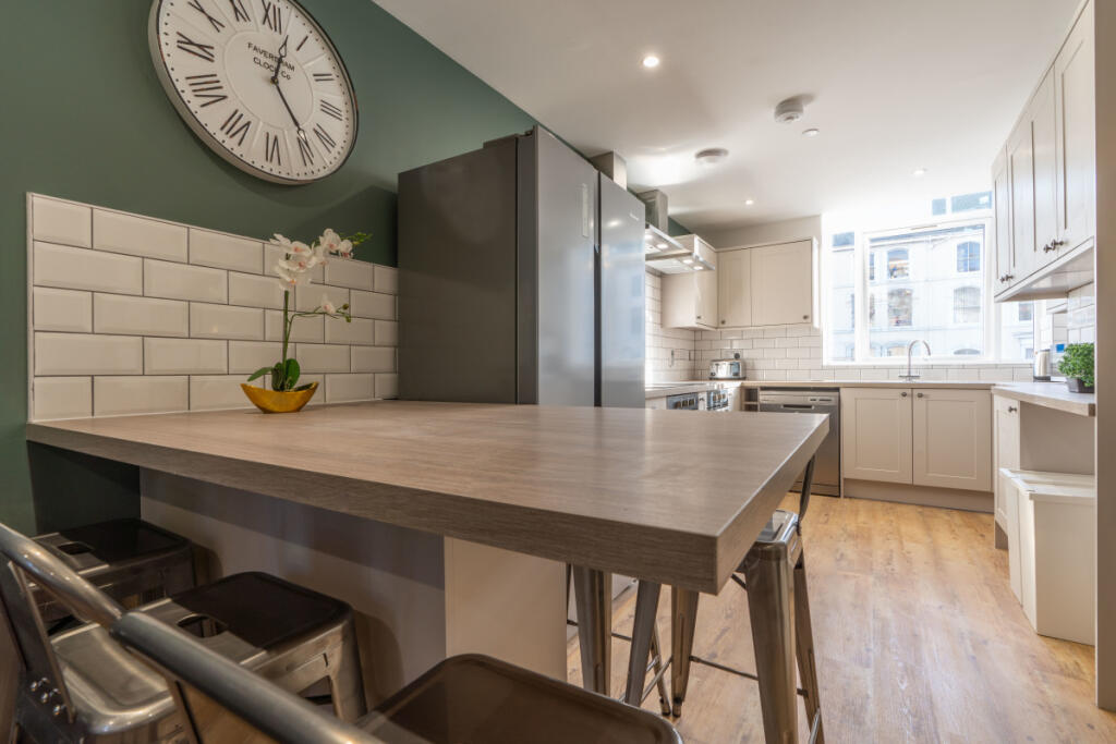 Flat 2, 124 Walter Road Kitchen 7