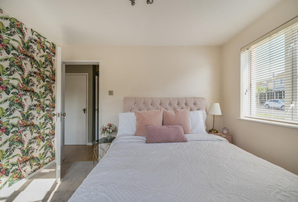 1310732-4-6851abe...