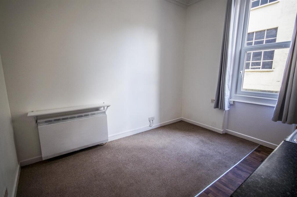 Kitchen / Living Room