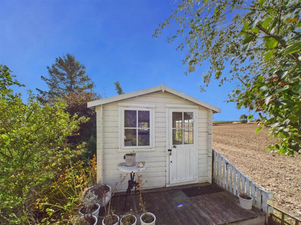 SUMMERHOUSE