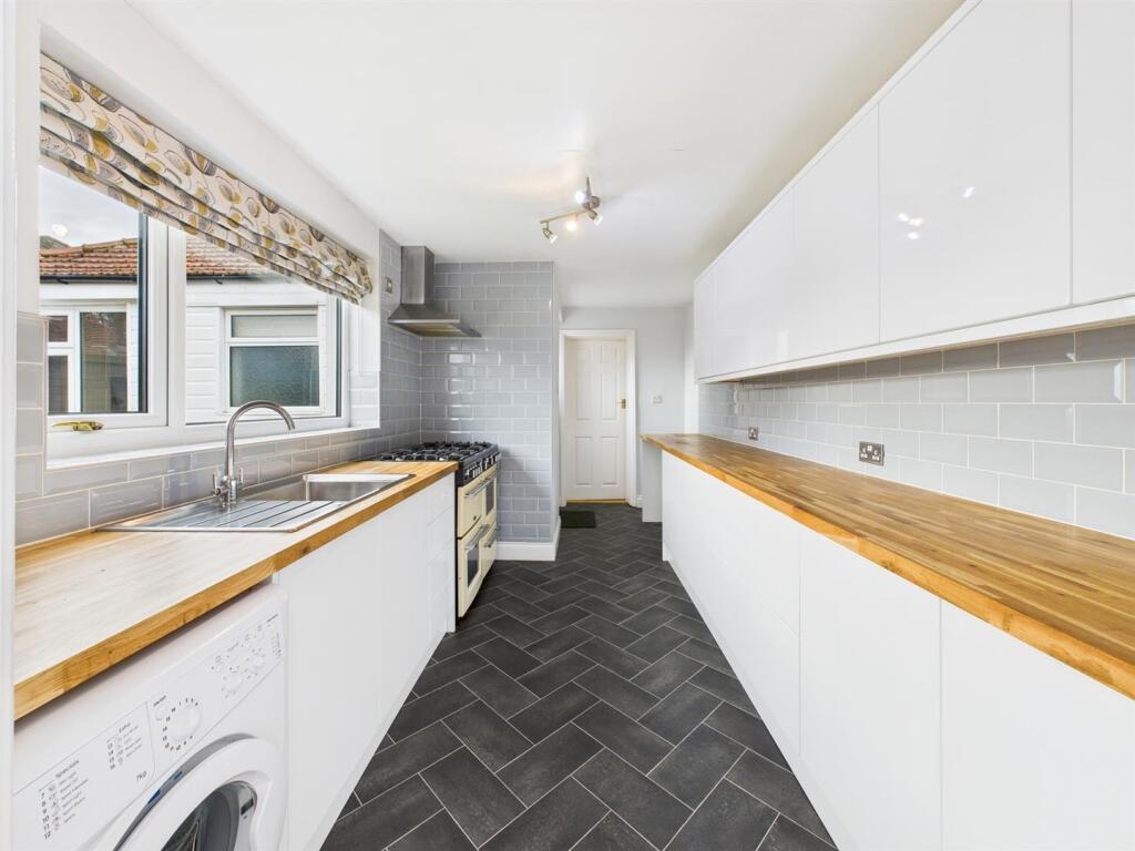 Kitchen: