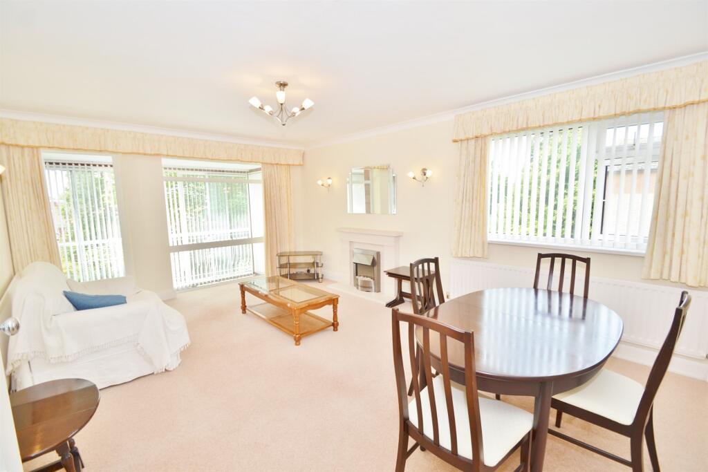 Living/Dining Area
