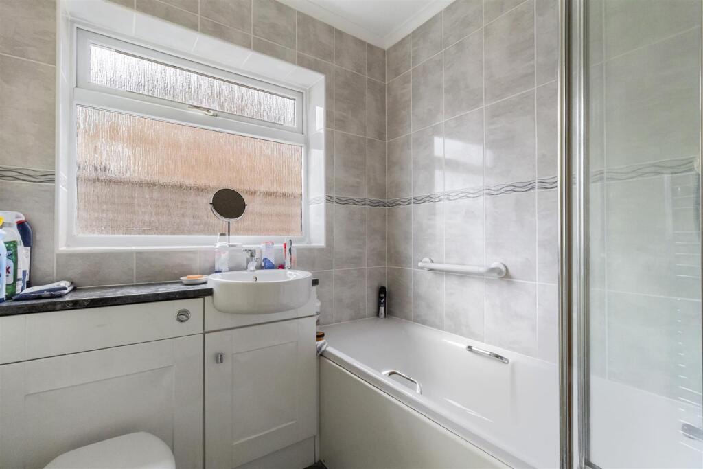 Colindale Road, 31-004.jpg