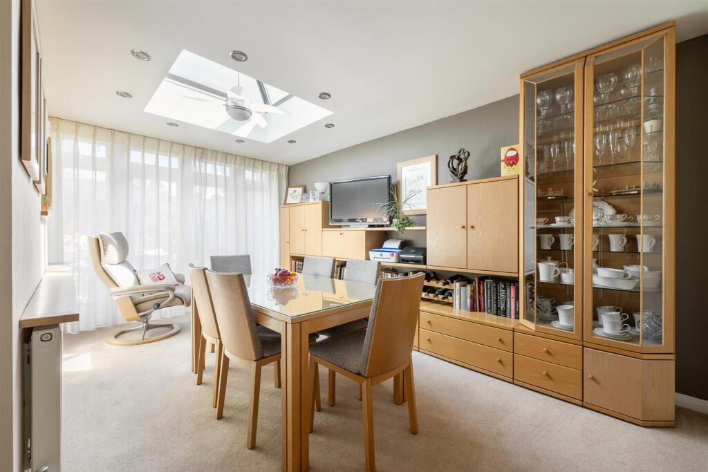 Cherrydown Avenue, E4