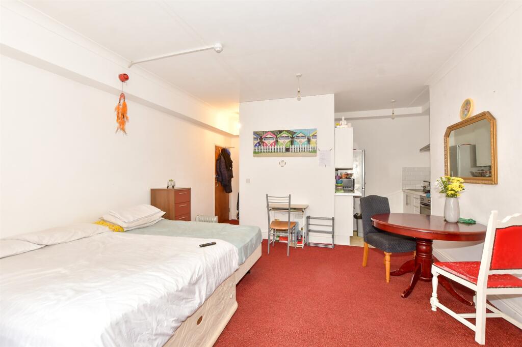 Lounge/ Bedroom