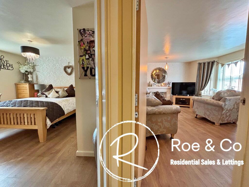 Bedroom one/living room