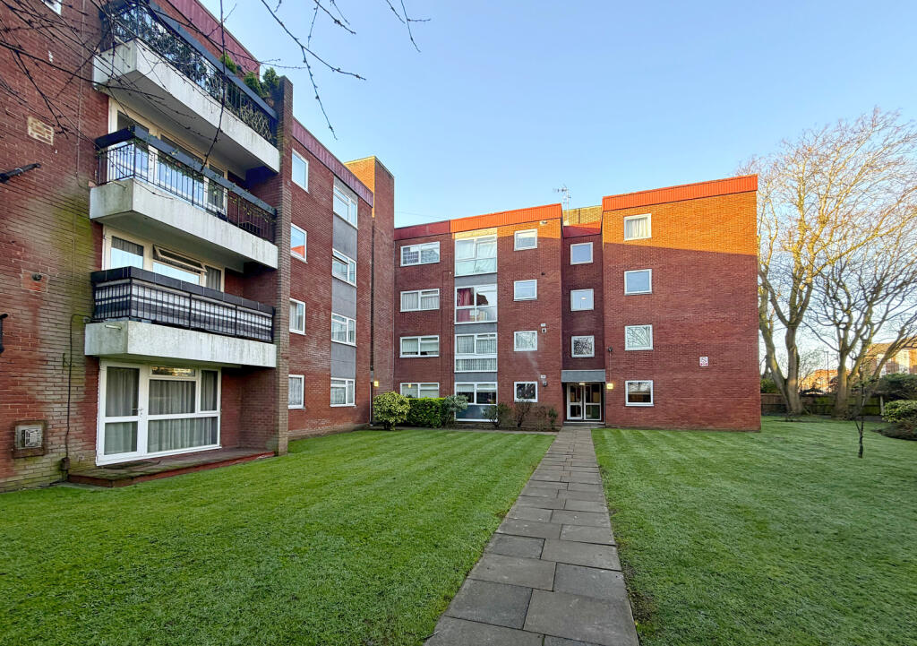 2 bedroom Flat for sale
