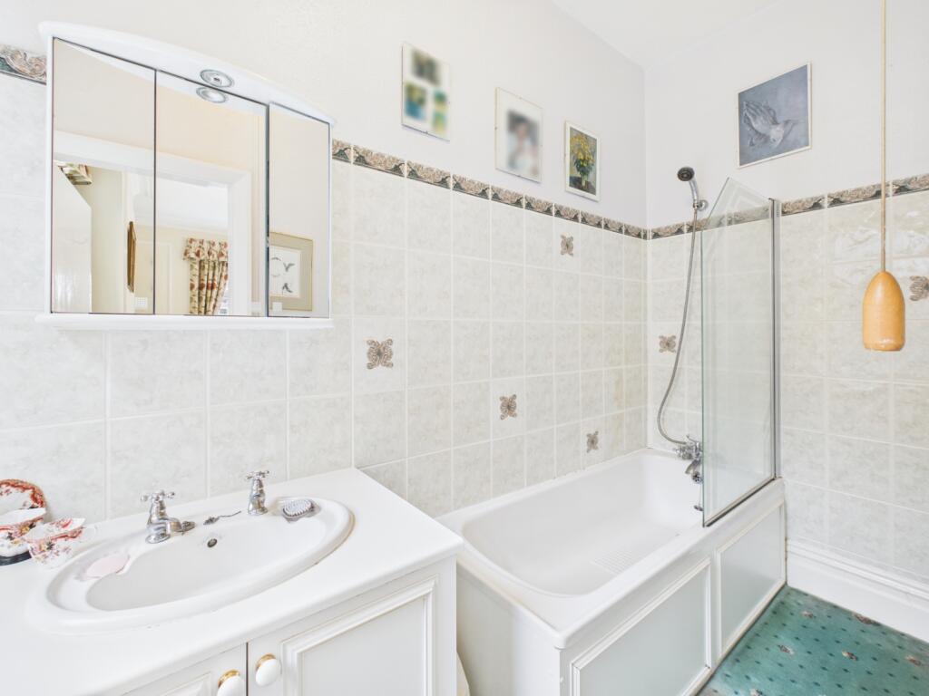 CAM04233G0-PR0042-STILL013