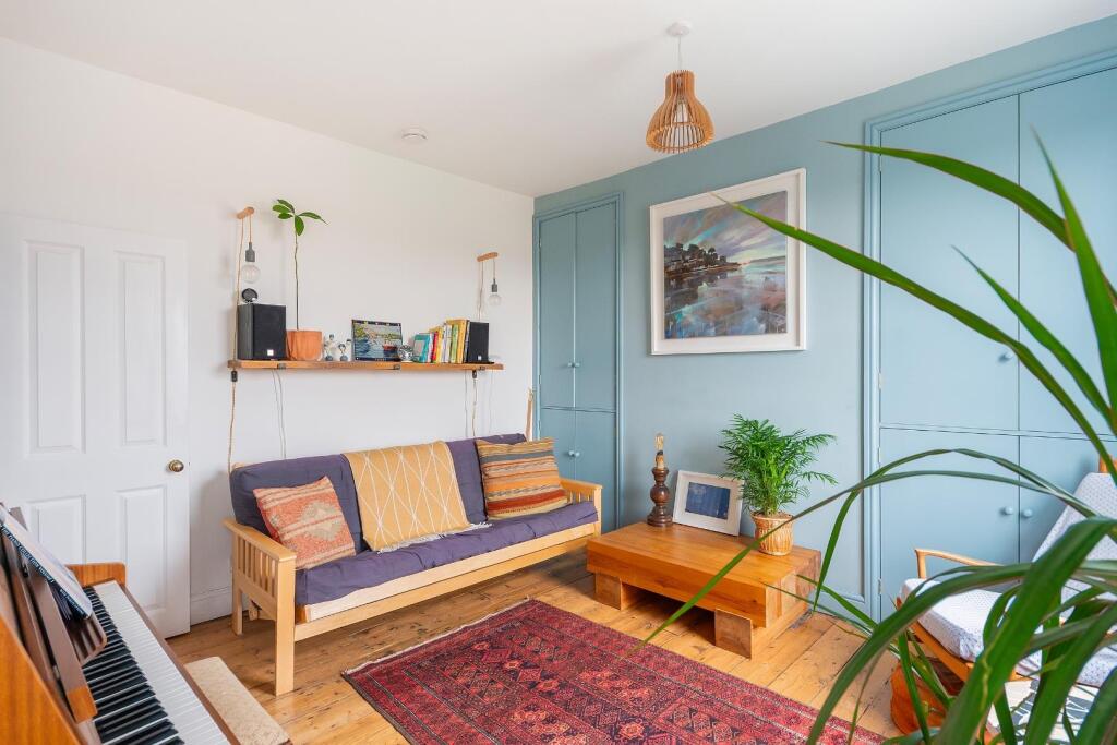 4D7RWH - Living Room D.jpg