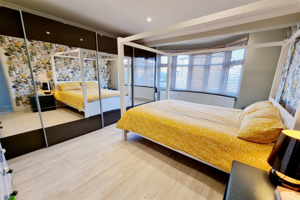 BEDROOM 1: