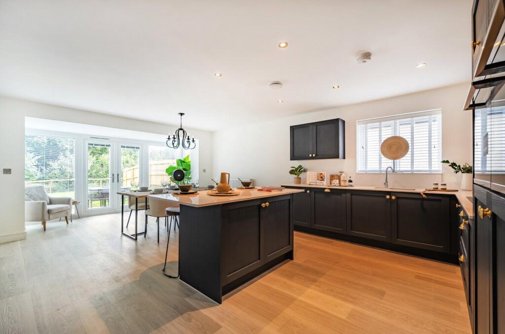 1320772-5-686bc42...