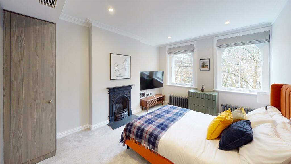 Flat-4-22-Kensington-Gardens-Square-Bedroom.jpg