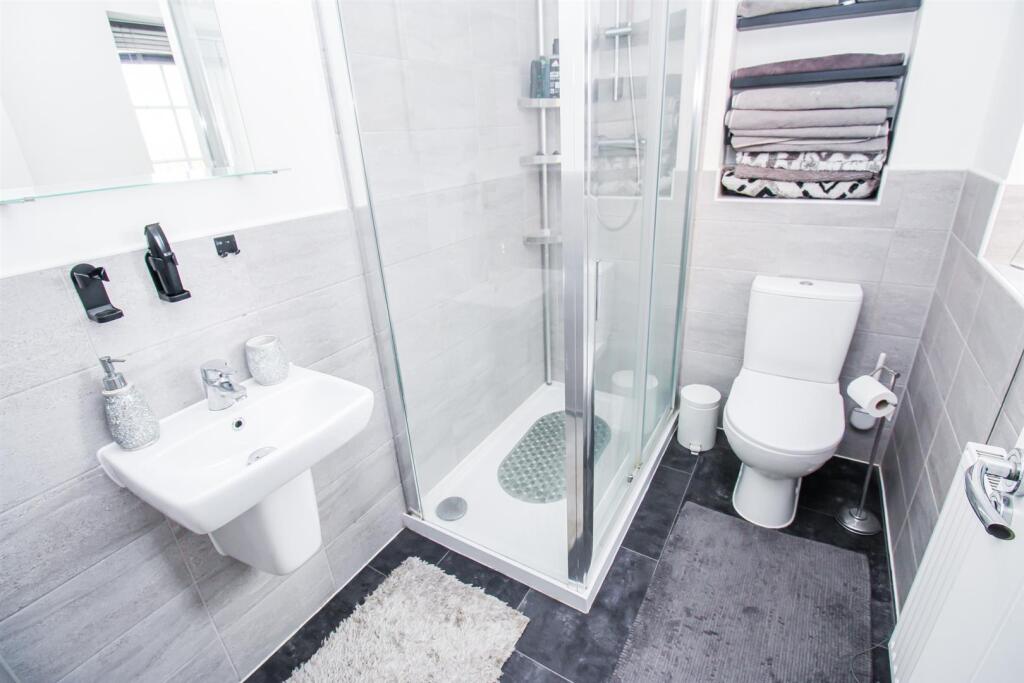 EN SUITE SHOWER ROOM/W.C.