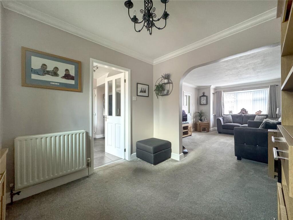 Dining Room &amp; Lounge