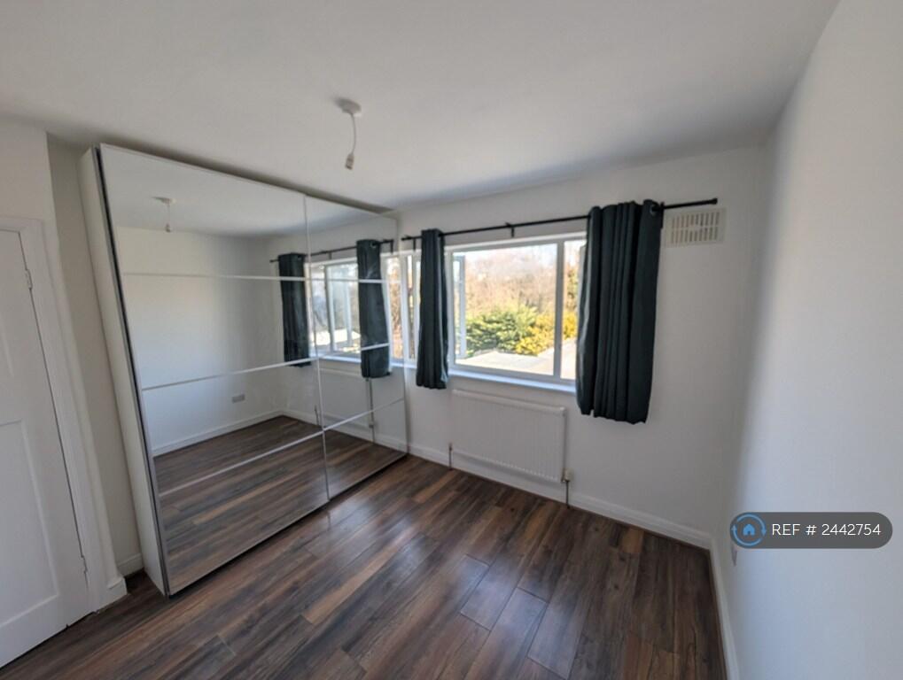 Double Bedroom 2 (First Floor)