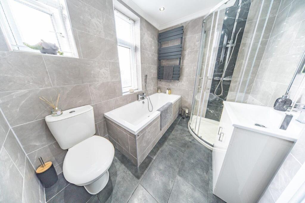 1 Longview Drive bathroom.jpg