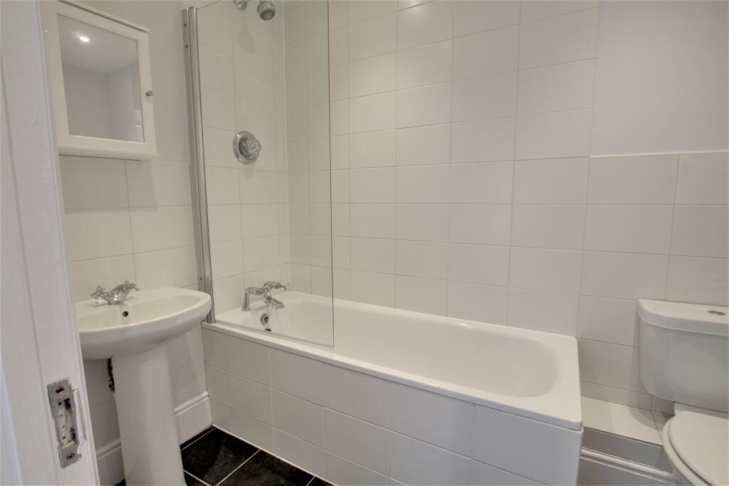 Bathroom - 10.jpg
