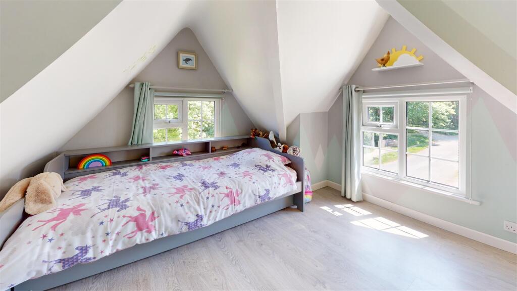 Bedroom (1).jpg