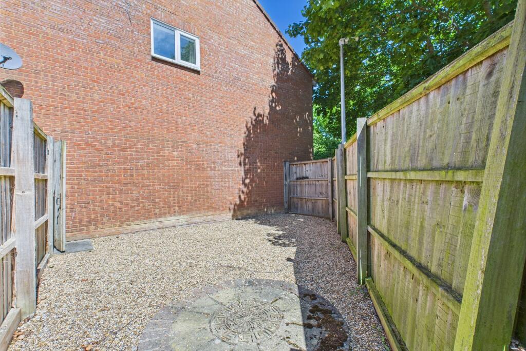 CAM02545G0-PR0448-STILL005