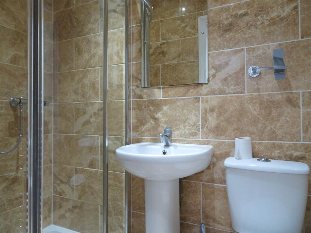 5 Renny Shower.JPG