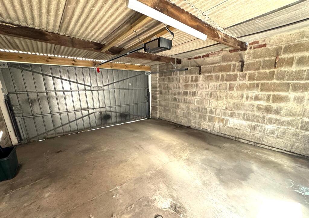 GARAGE.jpg