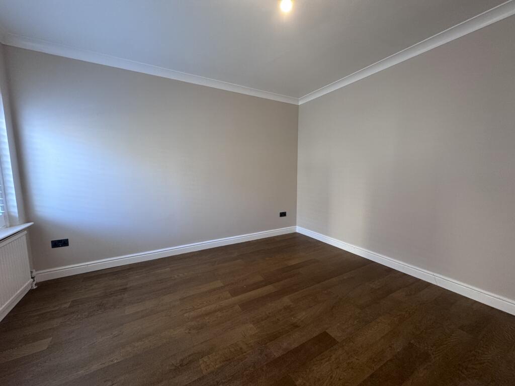Bedroom 1 (2)