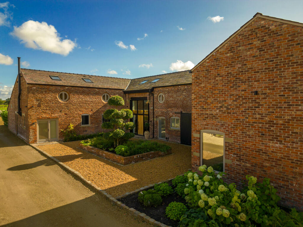 20230921-1129_Maison Haus - Blakeley Stables, Knut