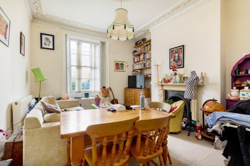 Sitting/dining room