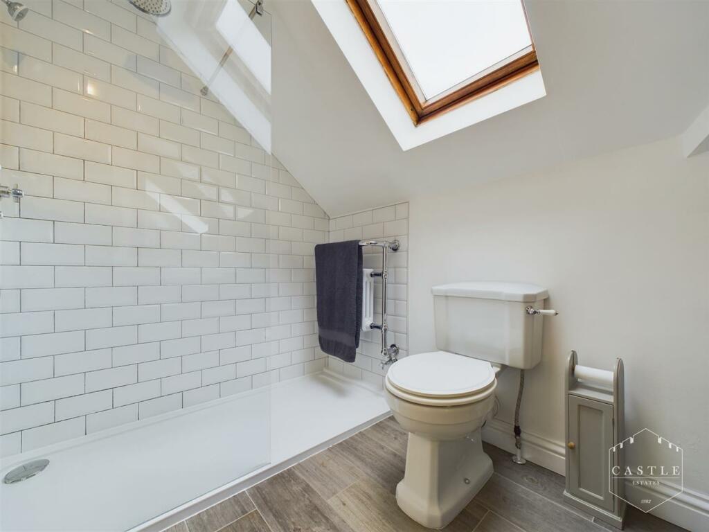ENSUITE SHOWER ROOM