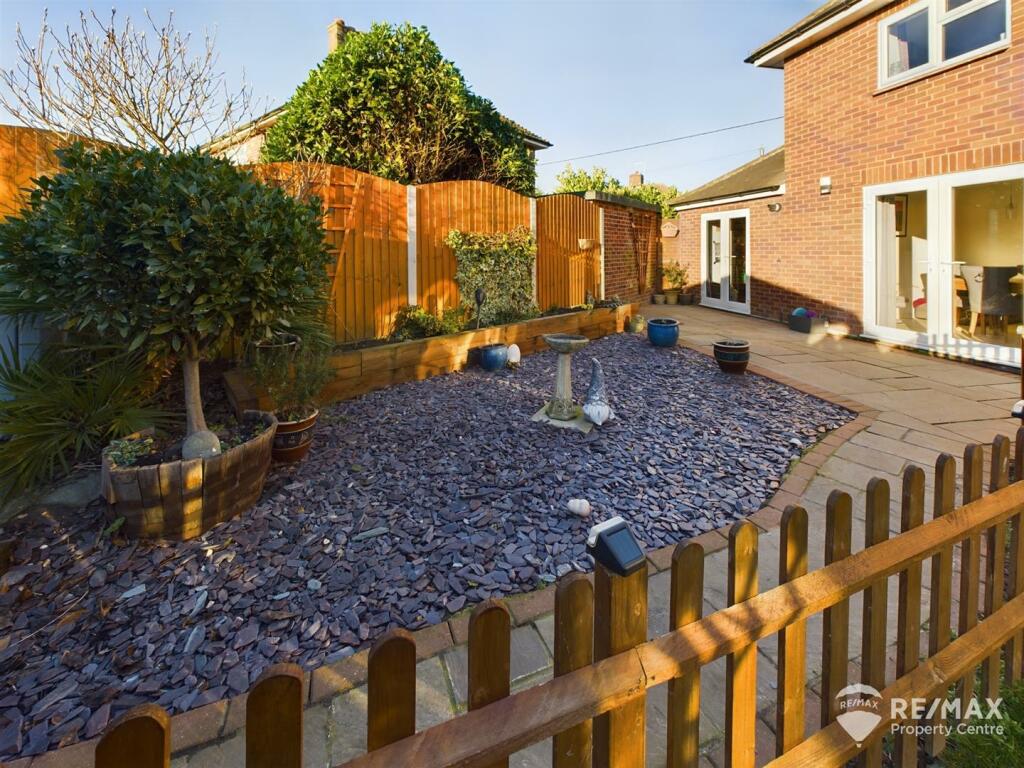 Rear Garden (2).jpg