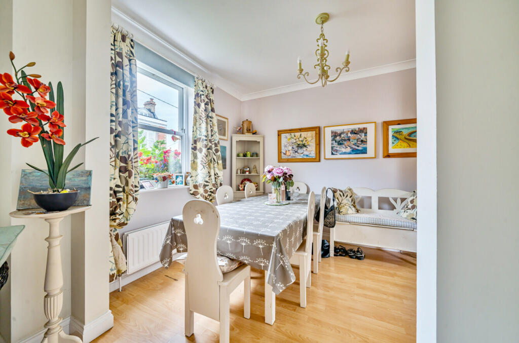 1305894-38-684c1b...