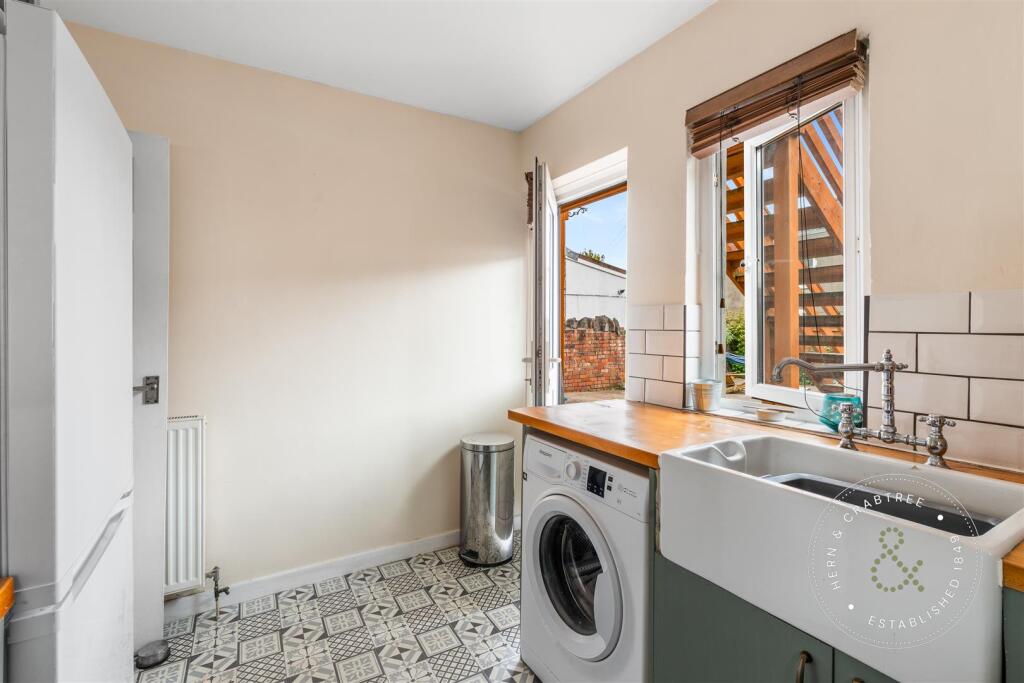 Kelvin Road, Roath, Hern Crabtree (18).jpg